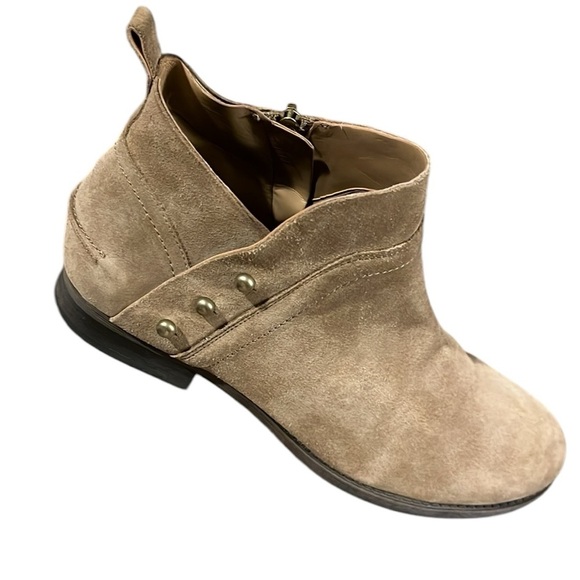 Franco Sarto Kelton Woman’s Ankle Boot Tan Suede Side Zip Gold Studded Size 8.5 - Picture 6 of 6